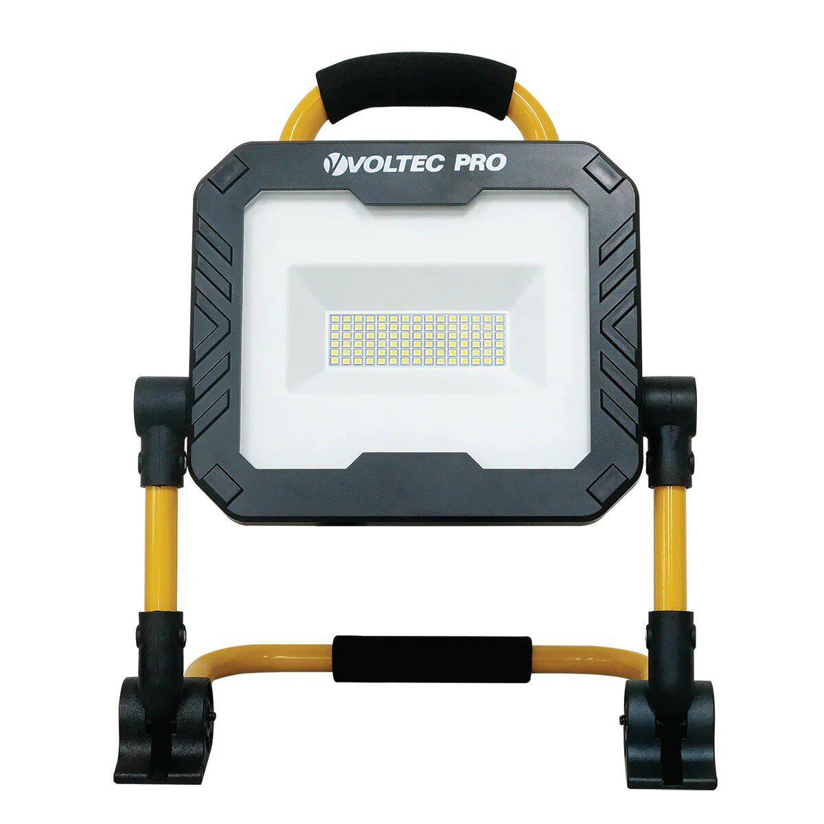 Voltec 08-00745 72W 10000 Lumen USB AC LED Work Light with 3 183 SJTW Cord